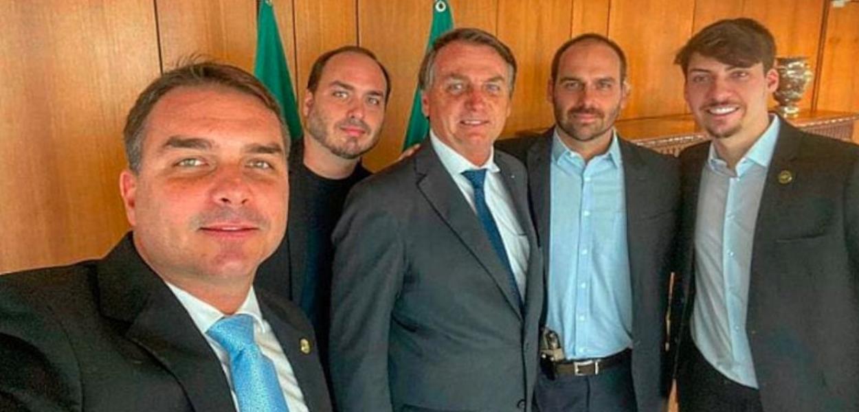 O mundo sem os irmãos Bolsonaro