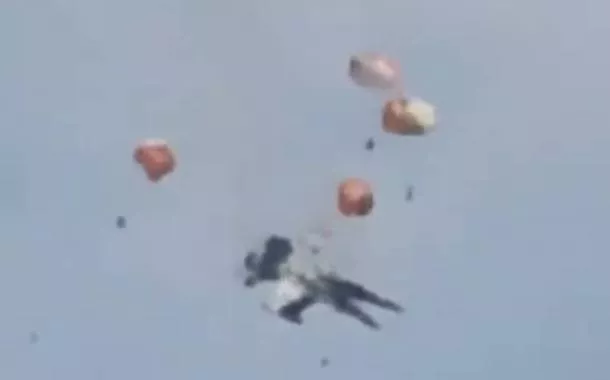 Jatos da marinha dos EUA colidem em show aéreo (vídeo)