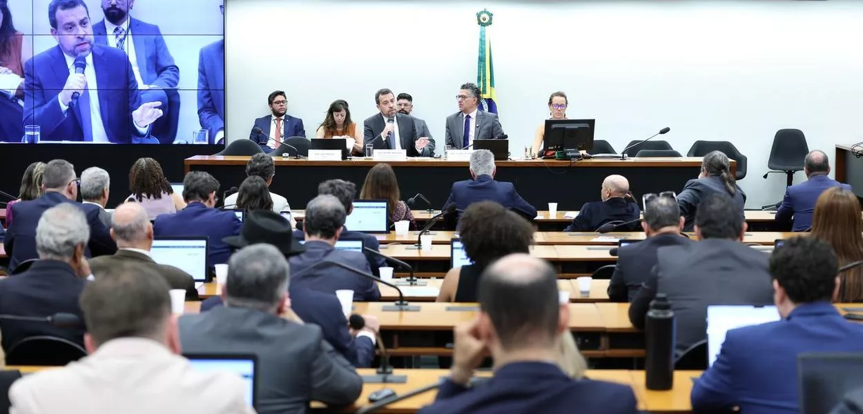 Comissão especial debate fim da escala 6x1