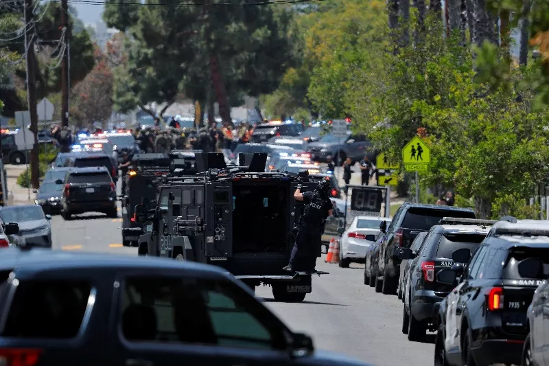 Equipes de emergência respondem a uma situação de atirador ativo no Centro Islâmico em San Diego
18 de maio de 2026
