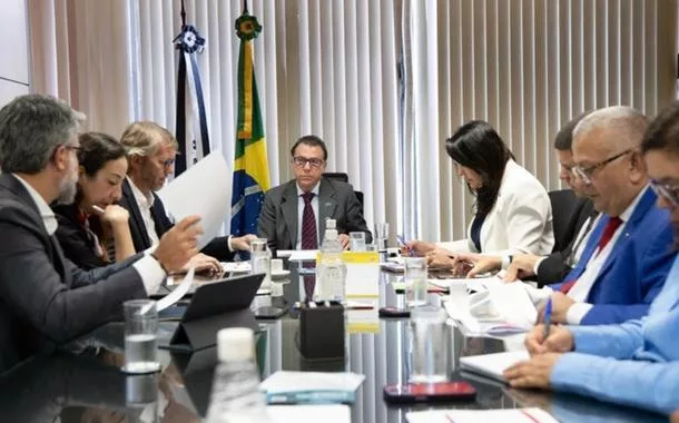 Ministério do Trabalho debate fim da escala 6x1 com a Latam