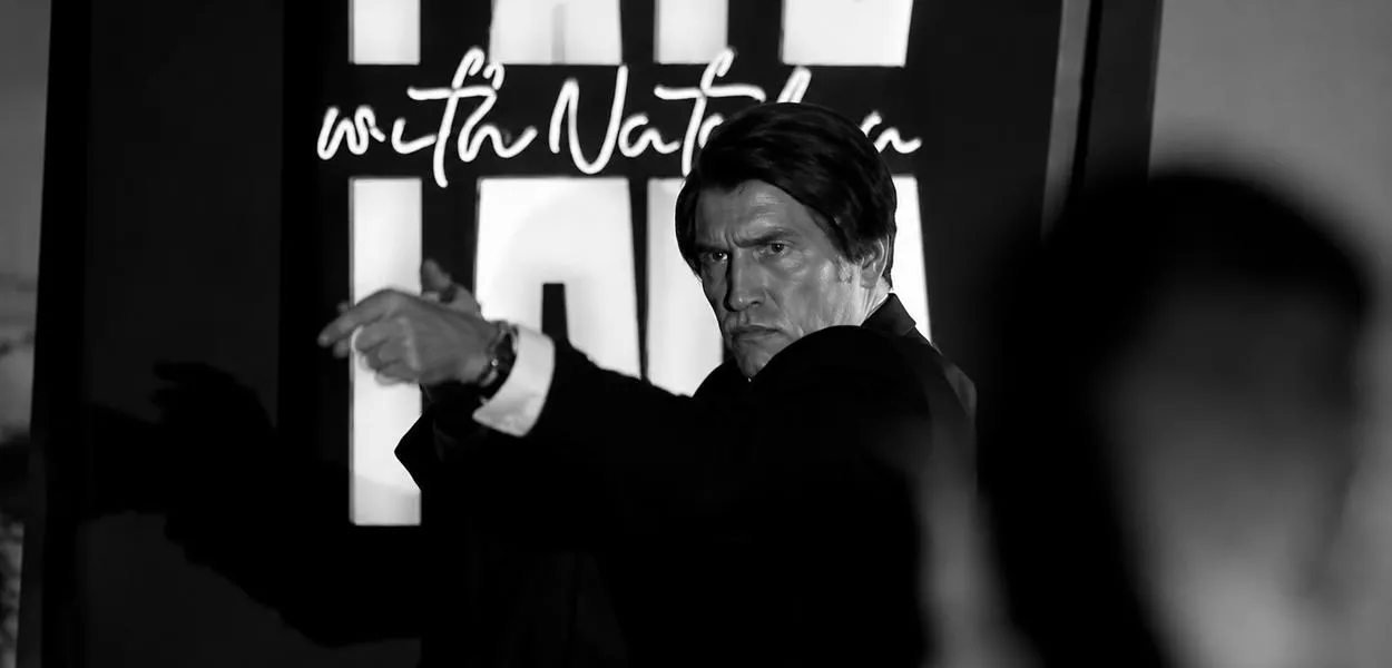 Ator Jim Caviezel interpretando Jair Bolsonaro