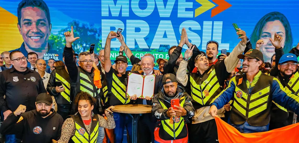 Lula lança programa de crédito de R$ 30 bi para motoristas de aplicativos e taxistas e cobra organização política da classe