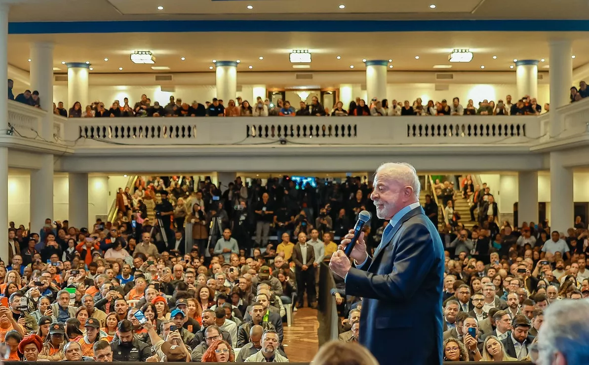 Presidente da República, Luiz Inácio Lula da Silva, durante cerimônia alusiva ao lançamento do Move Aplicativos – linha de crédito para motoristas de aplicativo e taxistas, na Casa de Portugal, no bairro da Liberdade. São Paulo - SP.