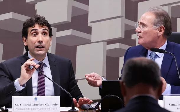 Presidente do BC Gabriel Galípolo e Renan Calheiros disvutem durante sessão na CAE do Senado