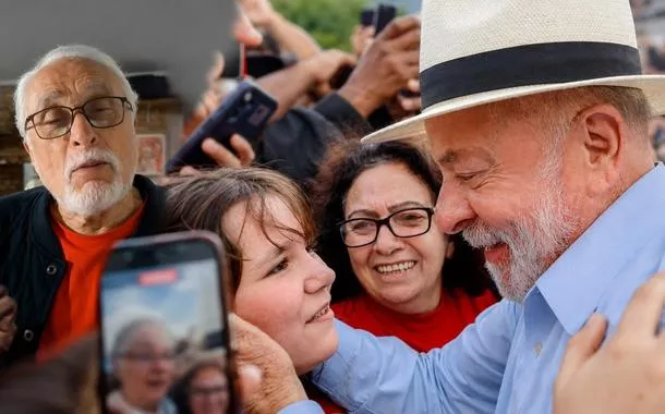 Genoíno aposta na ‘relação histórica de Lula com o povo’ e vê crise na pré-candidatura de Flávio Bolsonaro