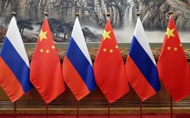 Bandeiras de Rússia e China 