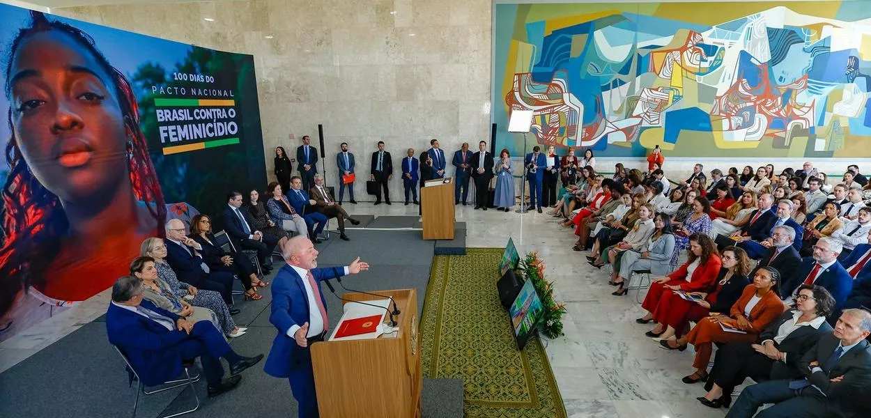 Presidente Lula durante reunião do Comitê Gestor do Pacto Nacional de Prevenção aos Feminicídios, no Palácio do Planalto.