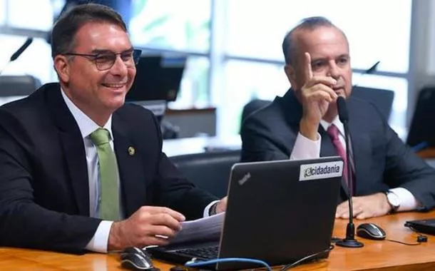 Após saída de marqueteiro, crise na campanha de Flávio Bolsonaro expõe desgaste com Rogério Marinho