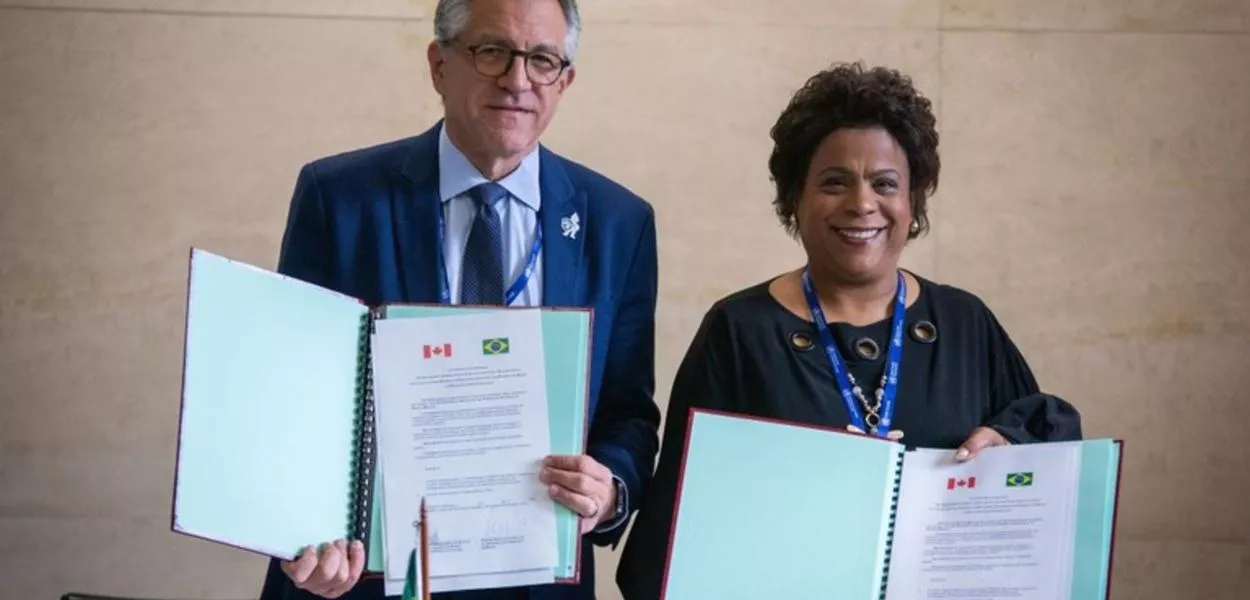 Encontro bilateral entre o ministro Alexandre Padilha e a ministra da Saúde do Canadá, Marjorie Michel, com assinatura de Carta de Intenções