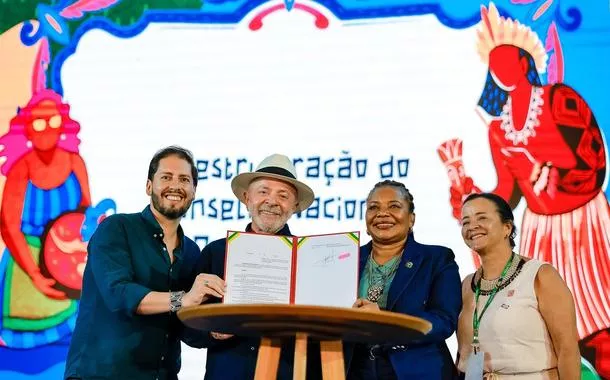 “A educação nos ensina, mas a cultura nos faz revolucionários”, diz Lula