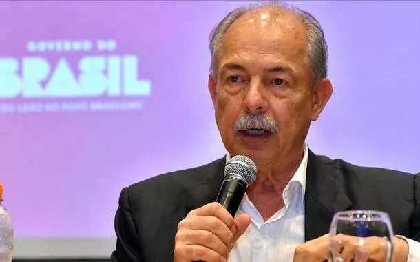 Mercadante defende Estado forte e neoindustrialização no BNDES