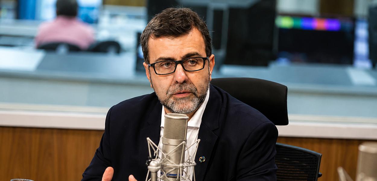 Cover image for Freixo aponta ligação entre Flávio Bolsonaro e o crime organizado