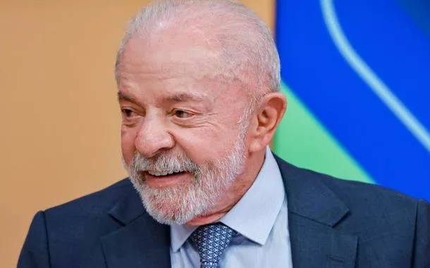 "Muito dinheiro na mão de poucos significa miséria", diz Lula