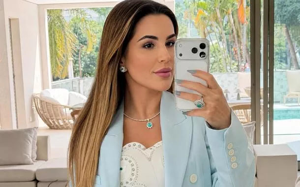 Deolane Bezerra