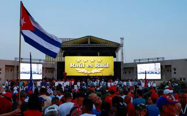 Cubanos vão às ruas em Havana em defesa de Raúl Castro após denúncia dos EUA