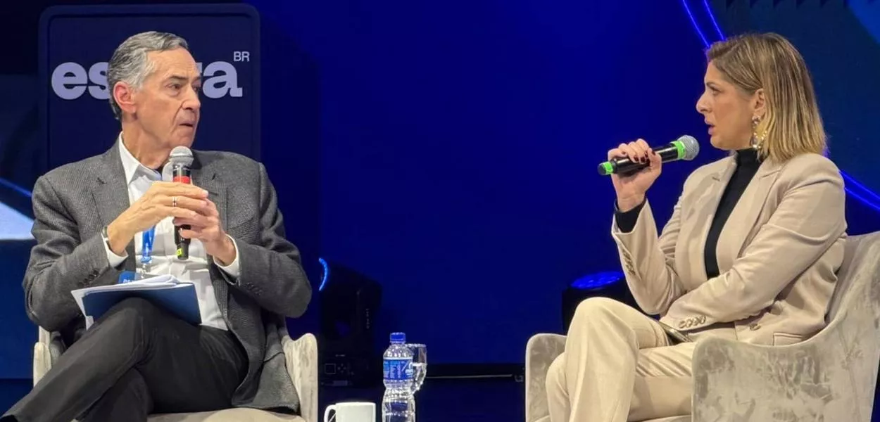 Luís Roberto Barroso e Daniela Lima