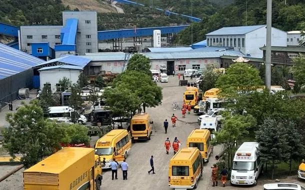 Equipes de resgate após explosão na mina de carvão de Liushenyu, no condado de Qinyuan, província de Shanxi, China