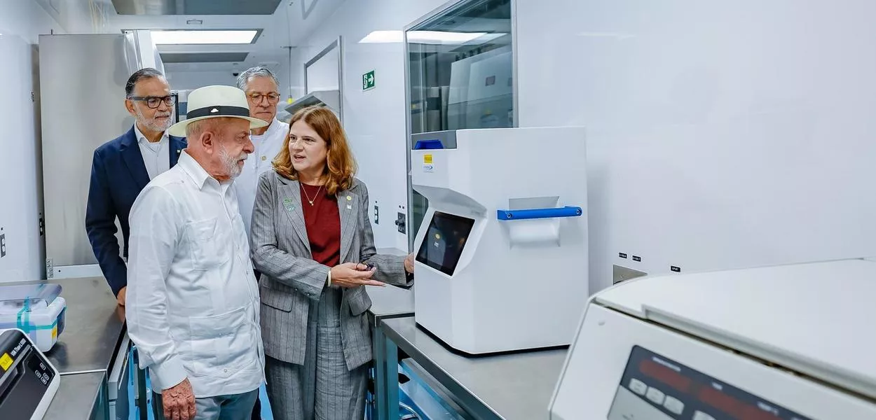Lula visita o Centro de Desenvolvimento Tecnológico em Saúde (CDTS), na Fiocruz