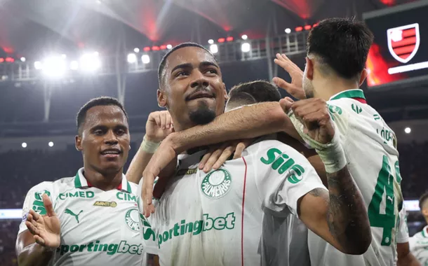 Palmeiras goleia Flamengo e dispara na liderança do Brasileiro