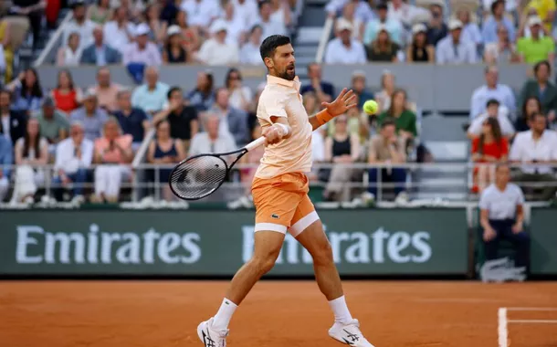 Tênis - Aberto da França - Roland Garros, Paris, França - 24 de maio de 2026. O sérvio Novak Djokovic em ação durante sua partida de primeira rodada contra o francês Giovanni Mpetshi Perricard. 