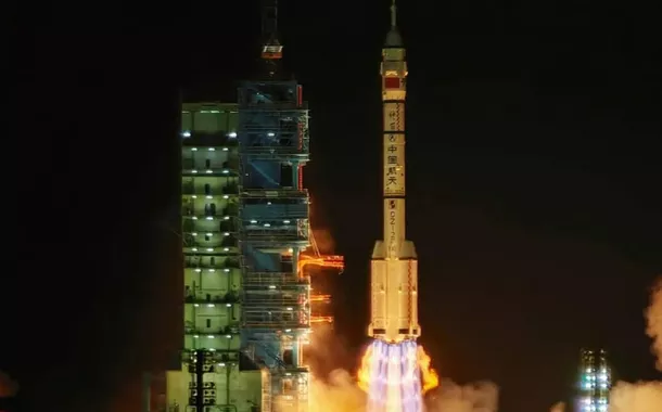 China lança com sucesso missão Shenzhou-23