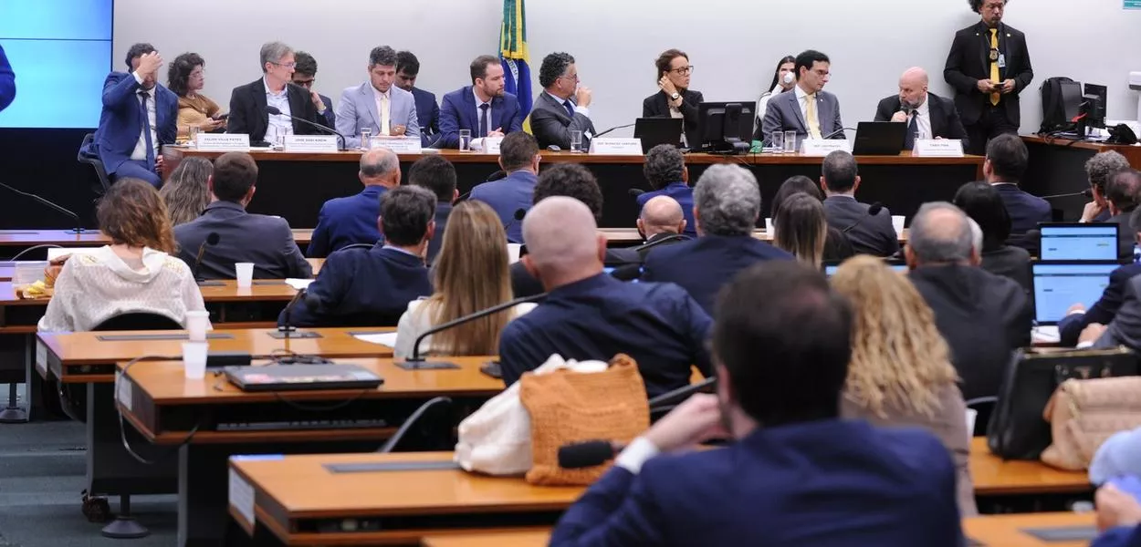 Comissão especial na Câmara analisa o fim da escala 6x1