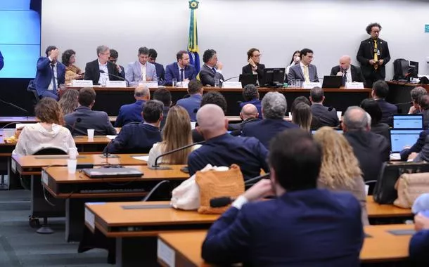 Comissão especial na Câmara analisa o fim da escala 6x1