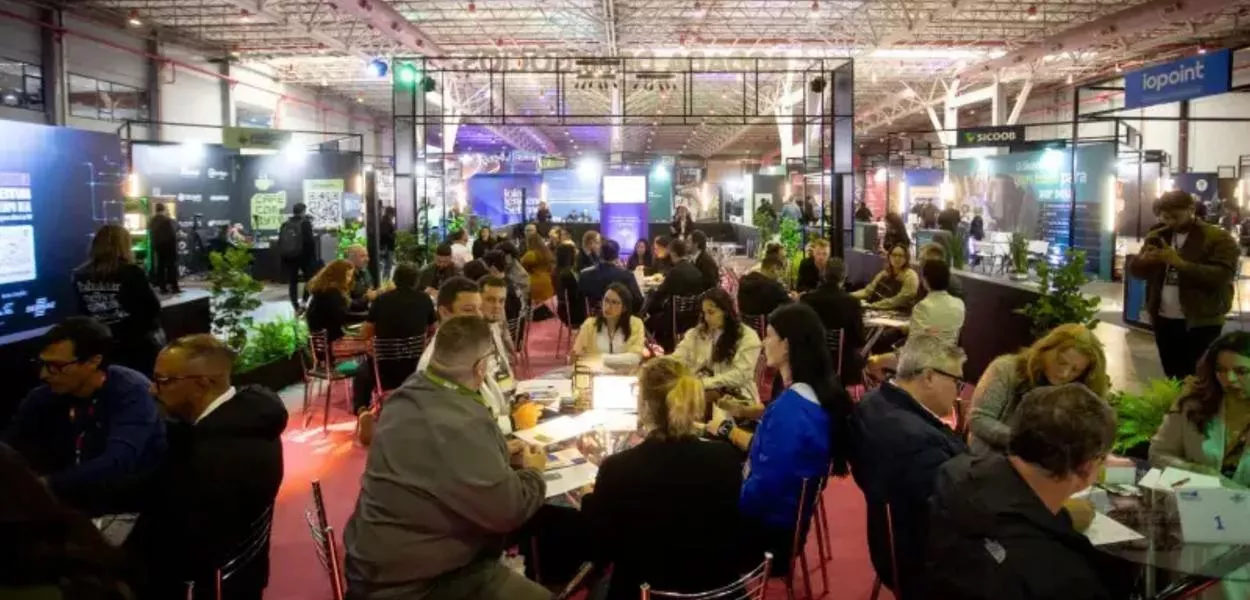 Evento do varejo reúne empresários e influenciadores digitais em Porto Alegre