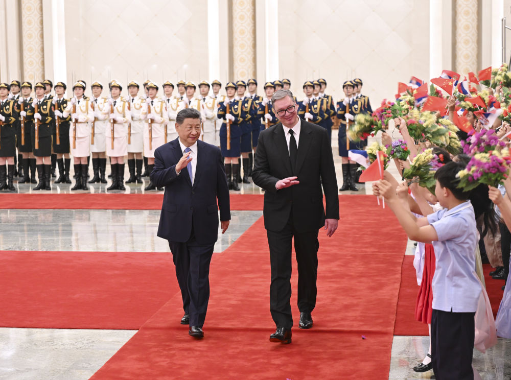 Xi Jinping recebe presidente da Sérvia em Beijing