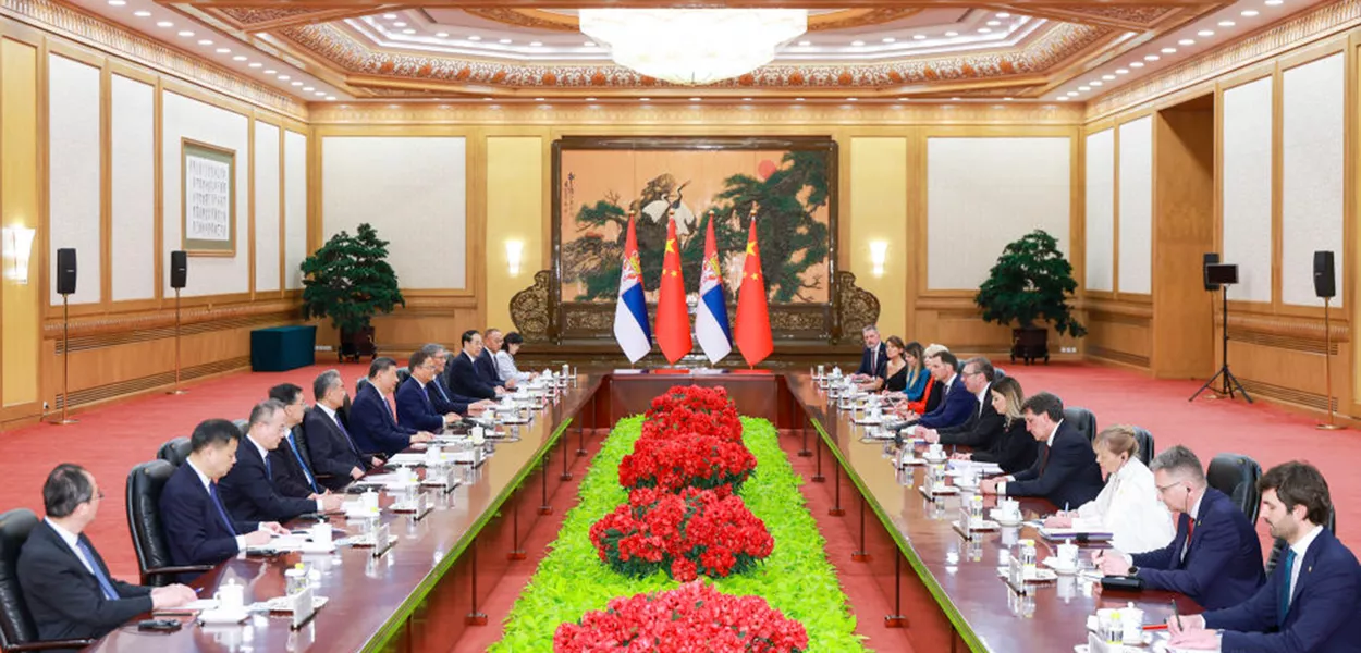 Xi Jinping recebe presidente da Sérvia em Beijing