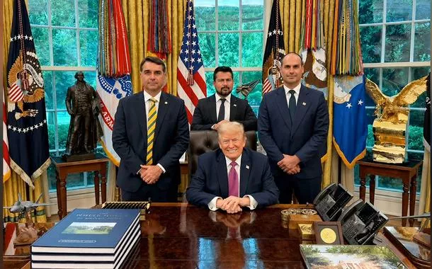 Flávio Bolsonaro, Paulo Figueiredo, Eduardo Bolsonaro e Donald Trump
