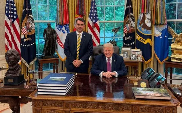 Foto de Flávio com Trump amplia suspeitas de falsificação digital e operação para conter crise do caso Vorcaro