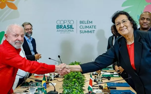 Lula e Jennifer Geerlings-Simons em 5 de novembro de 2025