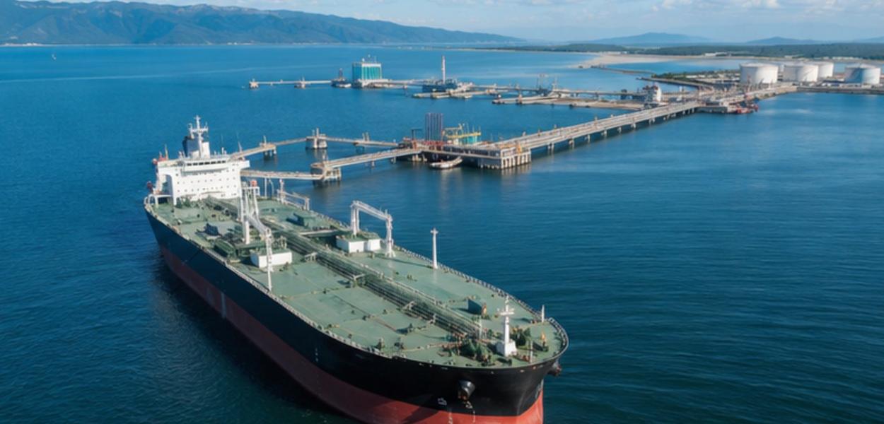 Petróleo recua com expectativa de acordo envolvendo a guerra entre EUA e Irã