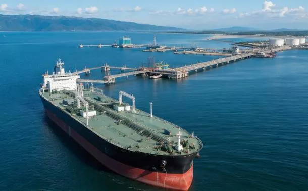 Petróleo recua com expectativa de acordo envolvendo a guerra entre EUA e Irã