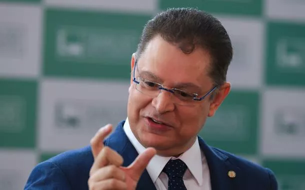 Bolsonaro definirá nome do PL para o Senado no Rio. Sóstenes Cavalcante é o mais cotado