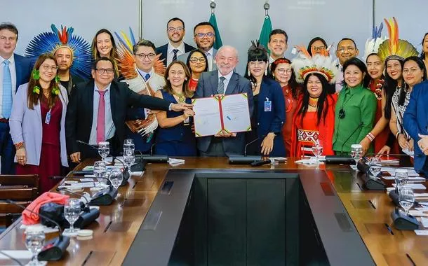 Presidente da República, Luiz Inácio Lula da Silva, durante sanção do Projeto de Lei n° 6132, de 2025, que cria a Universidade Federal Indígena (Unind), no Palácio do Planalto. Brasília - DF