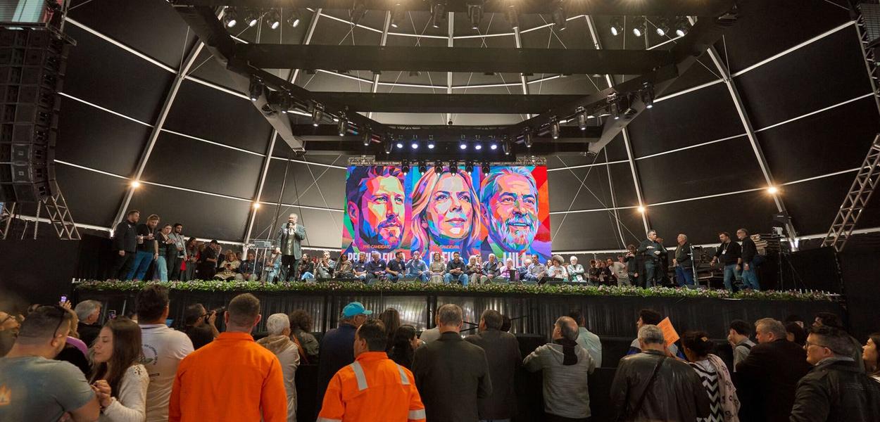 Cover image for Lançamento das pré-candidaturas de Requião Filho e Gleisi reúne mais de 6 mil pessoas em Curitiba