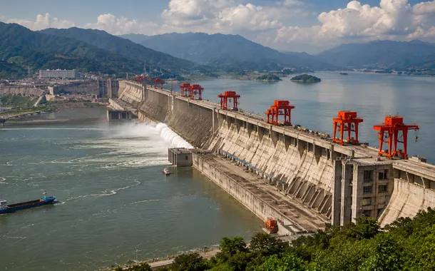 Há 23 anos, a China iniciava o enchimento da barragem das Três Gargantas