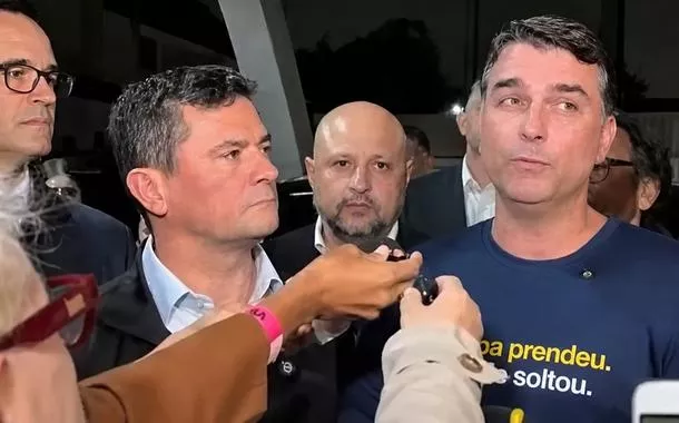 Moro passa vergonha quando Flávio Bolsonaro é questionado sobre seu pedido de dinheiro a Vorcaro