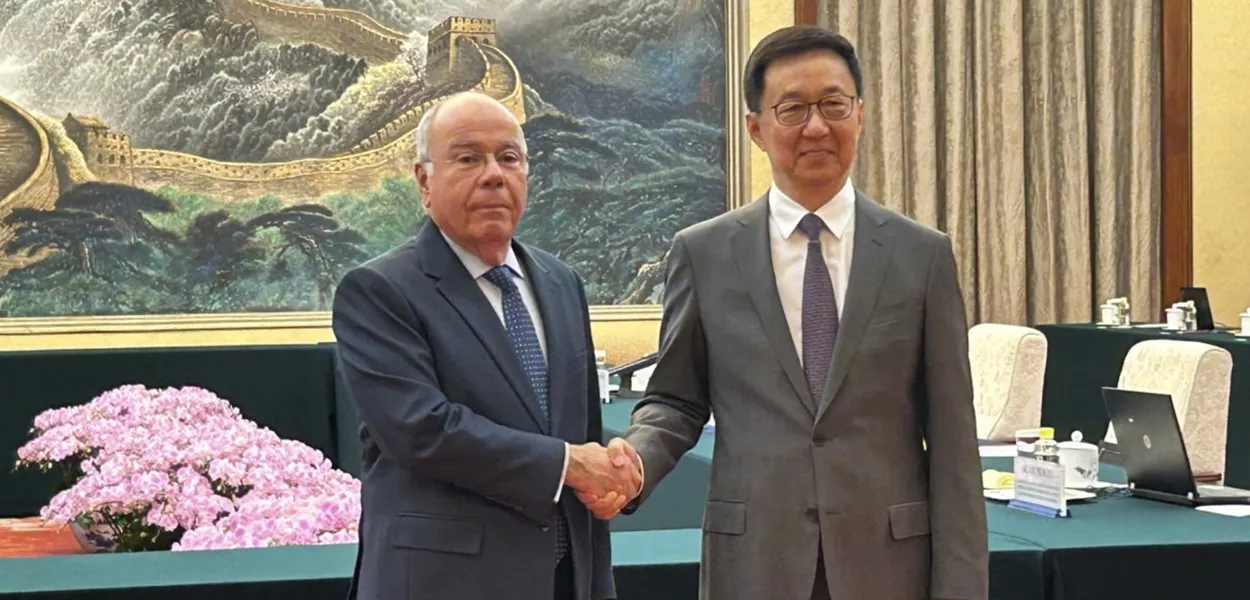 Mauro Vieira ao lado do vice-presidente Han Zheng
