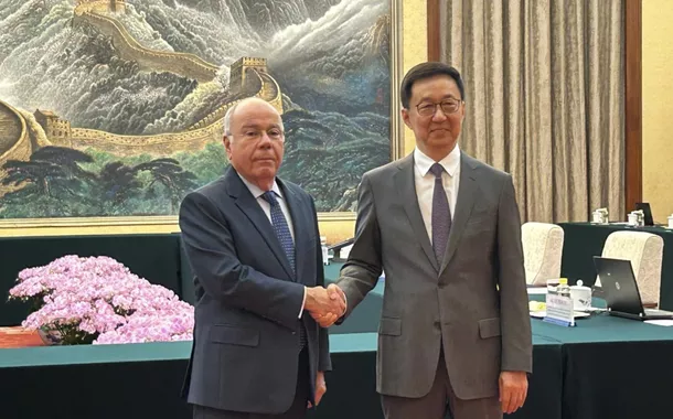 Mauro Vieira ao lado do vice-presidente Han Zheng