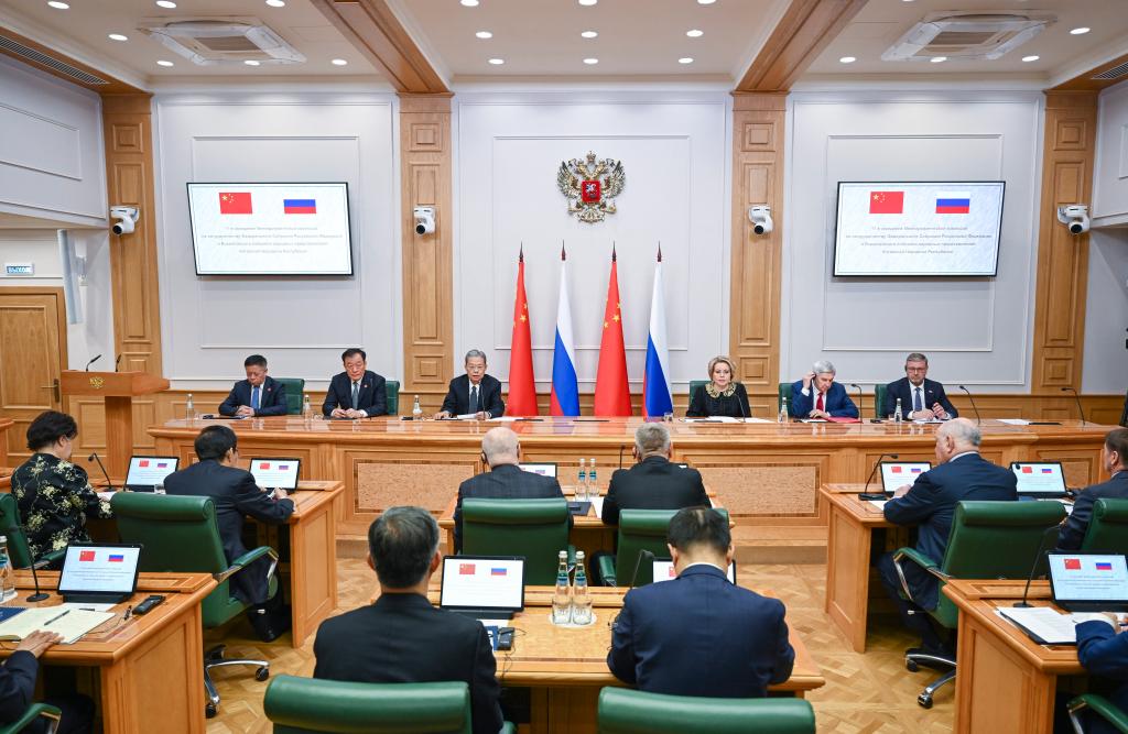 Mais altos legisladores da China e da Rússia se reúnem para fortalecer cooperação parlamentar
