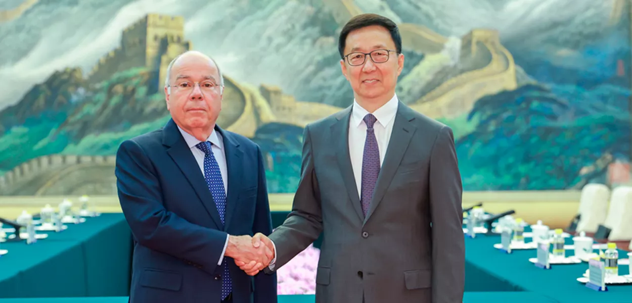 Han Zheng reúne-se com chanceler brasileiro Mauro Vieira em Beijing