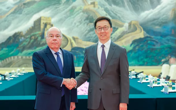 Han Zheng reúne-se com chanceler brasileiro Mauro Vieira em Beijing