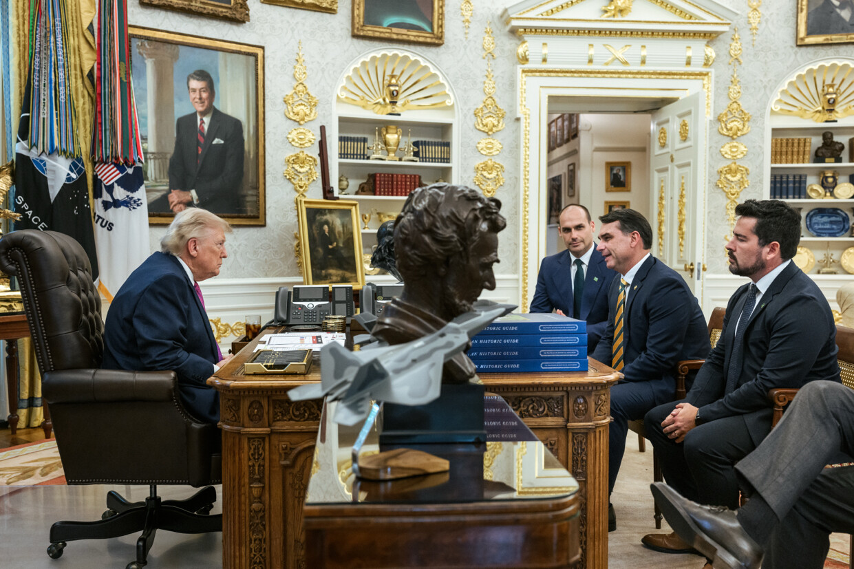 Quaest realiza primeira pesquisa após tarifaço de Trump apoiado pelos Bolsonaros
