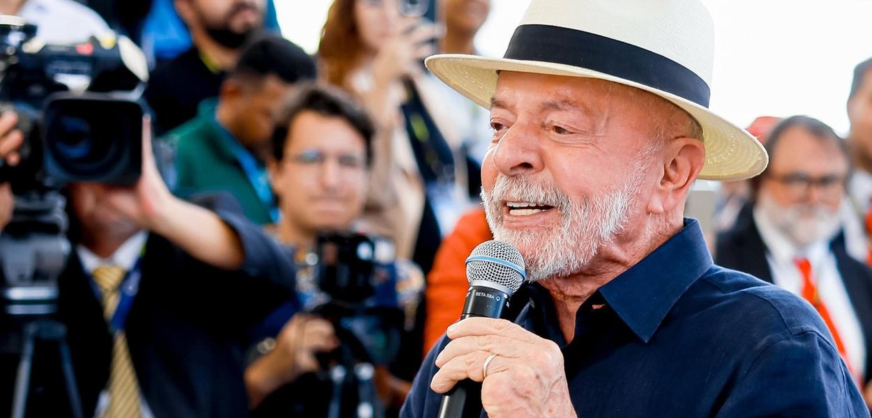 Cover image for Ao comentar o tarifaço, Lula chama filhos de Bolsonaro de "traidores" e diz que são "piores que o pai"