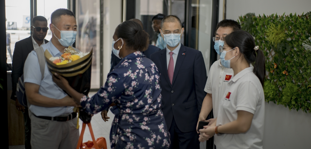 Equipe médica chinesa chega à República Democrática do Congo para auxiliar no combate ao ebola