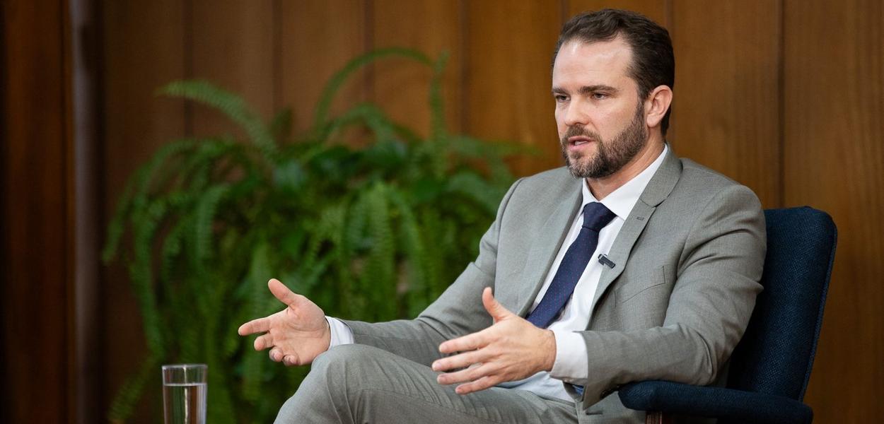 Durigan diz que economia brasileira vai "surpreender de novo" no segundo trimestre